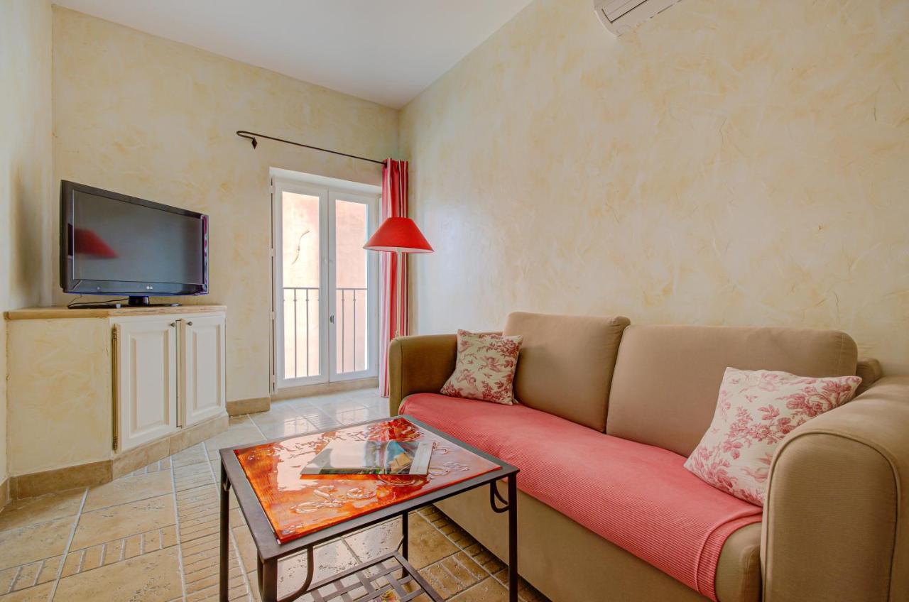 Omma Hotel Roussillon  Exterior photo