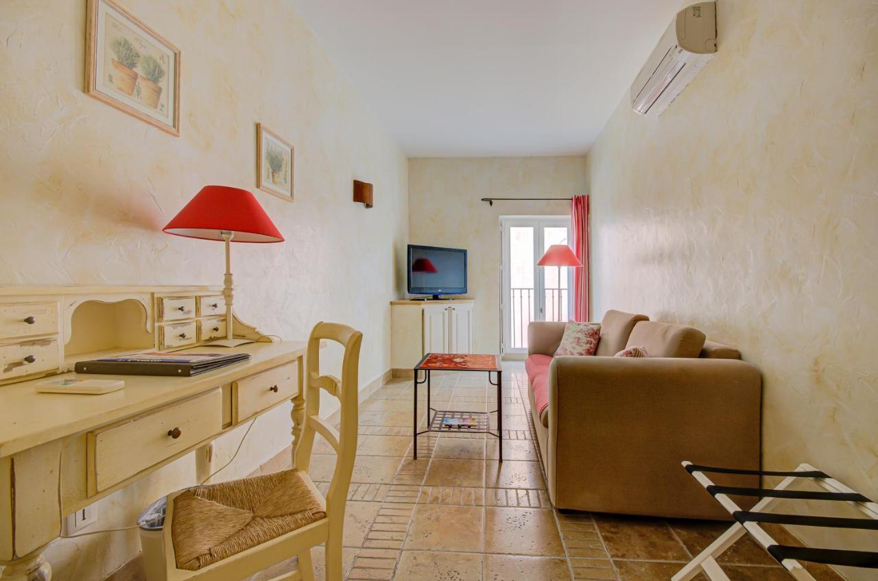 Omma Hotel Roussillon  Exterior photo