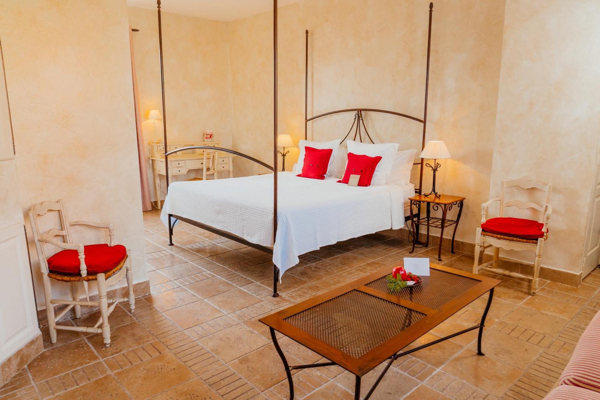 Omma Hotel Roussillon  Exterior photo