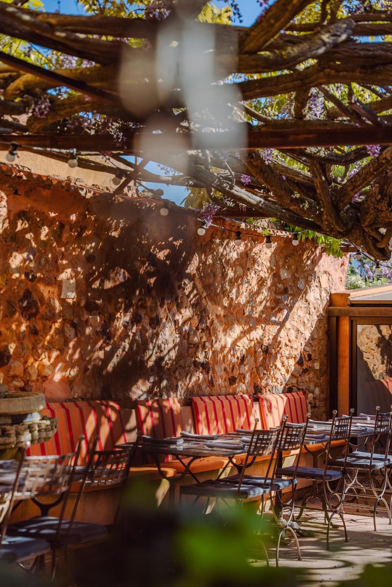 Omma Hotel Roussillon  Exterior photo